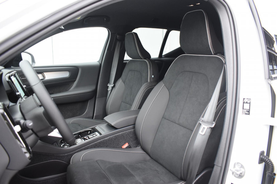 Volvo XC40 B4 211PK Automaat Plus Dark / Navigatie / Adaptive Cruise / Harman Kardon / Stuur- & Stoelverwarming / Elektrische achterklep / Achteruitrijcamera / Elektrische stoelverst. met geheugen / Extra getint glas / Microtech/Nubuck