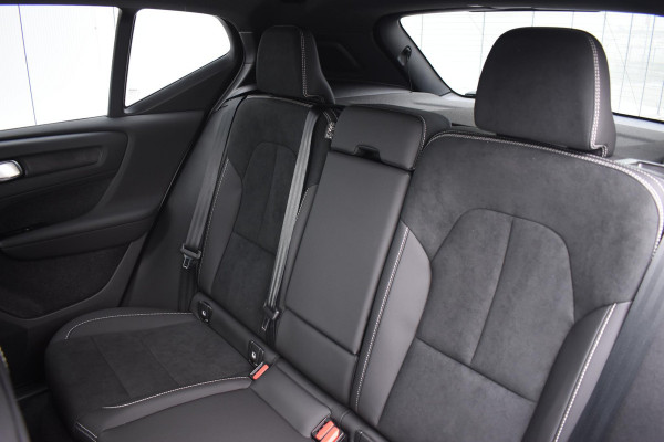 Volvo XC40 B4 211PK Automaat Plus Dark / Navigatie / Adaptive Cruise / Harman Kardon / Stuur- & Stoelverwarming / Elektrische achterklep / Achteruitrijcamera / Elektrische stoelverst. met geheugen / Extra getint glas / Microtech/Nubuck