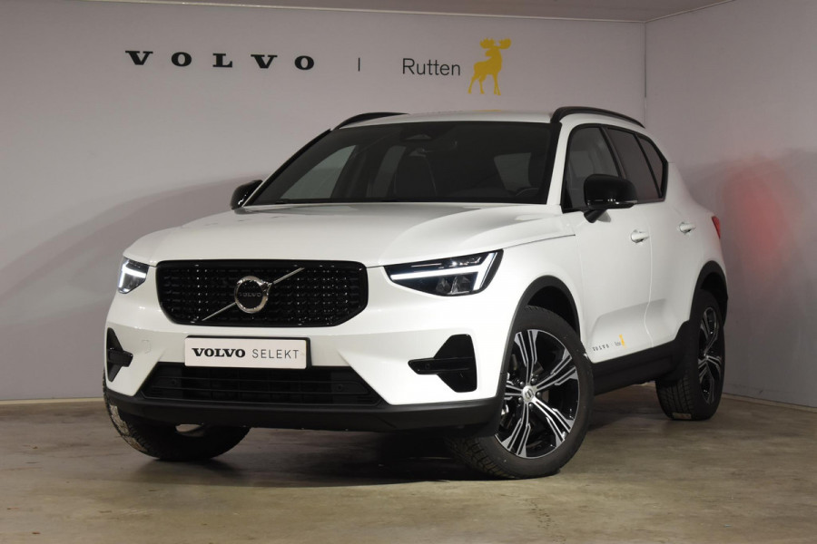 Volvo XC40 B4 211PK Automaat Plus Dark / Navigatie / Adaptive Cruise / Harman Kardon / Stuur- & Stoelverwarming / Elektrische achterklep / Achteruitrijcamera / Elektrische stoelverst. met geheugen / Extra getint glas / Microtech/Nubuck