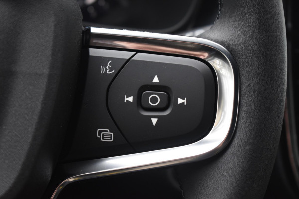 Volvo XC40 B4 211PK Automaat Plus Dark / Navigatie / Adaptive Cruise / Harman Kardon / Stuur- & Stoelverwarming / Elektrische achterklep / Achteruitrijcamera / Elektrische stoelverst. met geheugen / Extra getint glas / Microtech/Nubuck