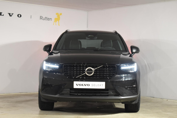 Volvo XC40 B4 211PK Automaat Plus Dark / Navigatie / Adaptive Cruise / Harman Kardon / Stuur- & Stoelverwarming / Elektrische achterklep / Achteruitrijcamera / Elektrische stoelverst. met geheugen / Extra getint glas / Microtech/Nubuck
