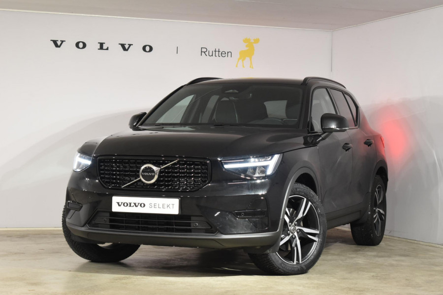 Volvo XC40 B4 211PK Automaat Plus Dark / Navigatie / Adaptive Cruise / Harman Kardon / Stuur- & Stoelverwarming / Elektrische achterklep / Achteruitrijcamera / Elektrische stoelverst. met geheugen / Extra getint glas / Microtech/Nubuck
