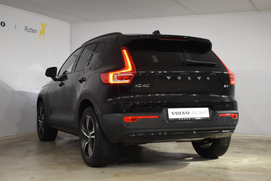 Volvo XC40 B4 211PK Automaat Plus Dark / Navigatie / Adaptive Cruise / Harman Kardon / Stuur- & Stoelverwarming / Elektrische achterklep / Achteruitrijcamera / Elektrische stoelverst. met geheugen / Extra getint glas / Microtech/Nubuck