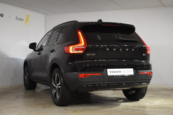 Volvo XC40 B4 211PK Automaat Plus Dark / Navigatie / Adaptive Cruise / Harman Kardon / Stuur- & Stoelverwarming / Elektrische achterklep / Achteruitrijcamera / Elektrische stoelverst. met geheugen / Extra getint glas / Microtech/Nubuck