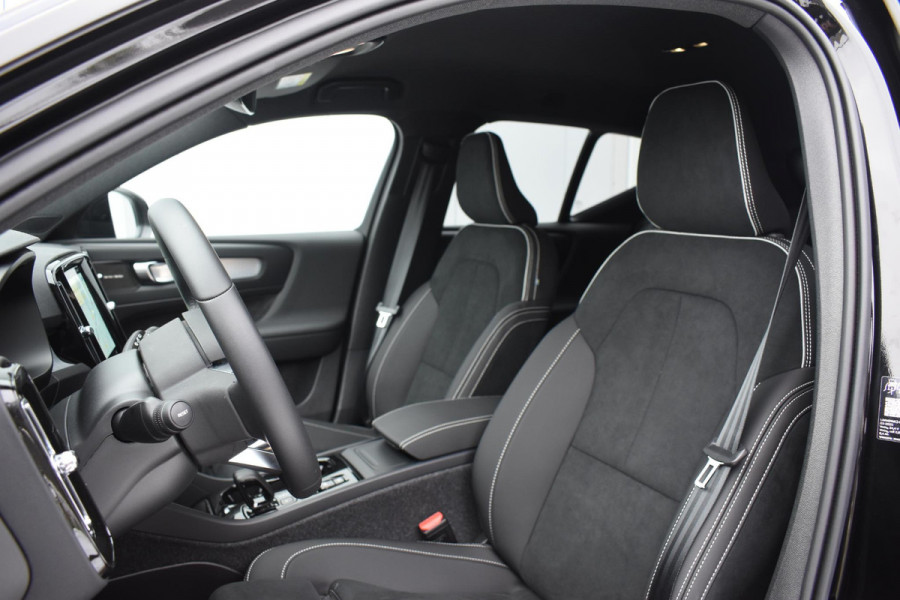 Volvo XC40 B4 211PK Automaat Plus Dark / Navigatie / Adaptive Cruise / Harman Kardon / Stuur- & Stoelverwarming / Elektrische achterklep / Achteruitrijcamera / Elektrische stoelverst. met geheugen / Extra getint glas / Microtech/Nubuck