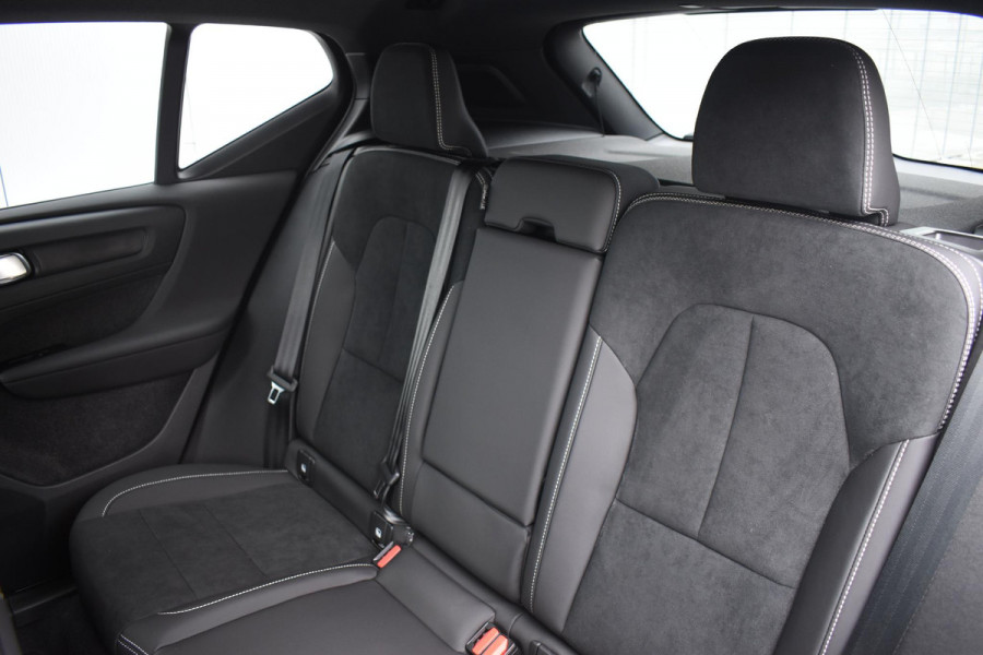 Volvo XC40 B4 211PK Automaat Plus Dark / Navigatie / Adaptive Cruise / Harman Kardon / Stuur- & Stoelverwarming / Elektrische achterklep / Achteruitrijcamera / Elektrische stoelverst. met geheugen / Extra getint glas / Microtech/Nubuck