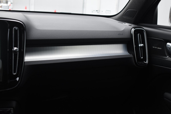 Volvo XC40 B4 211PK Automaat Plus Dark / Navigatie / Adaptive Cruise / Harman Kardon / Stuur- & Stoelverwarming / Elektrische achterklep / Achteruitrijcamera / Elektrische stoelverst. met geheugen / Extra getint glas / Microtech/Nubuck