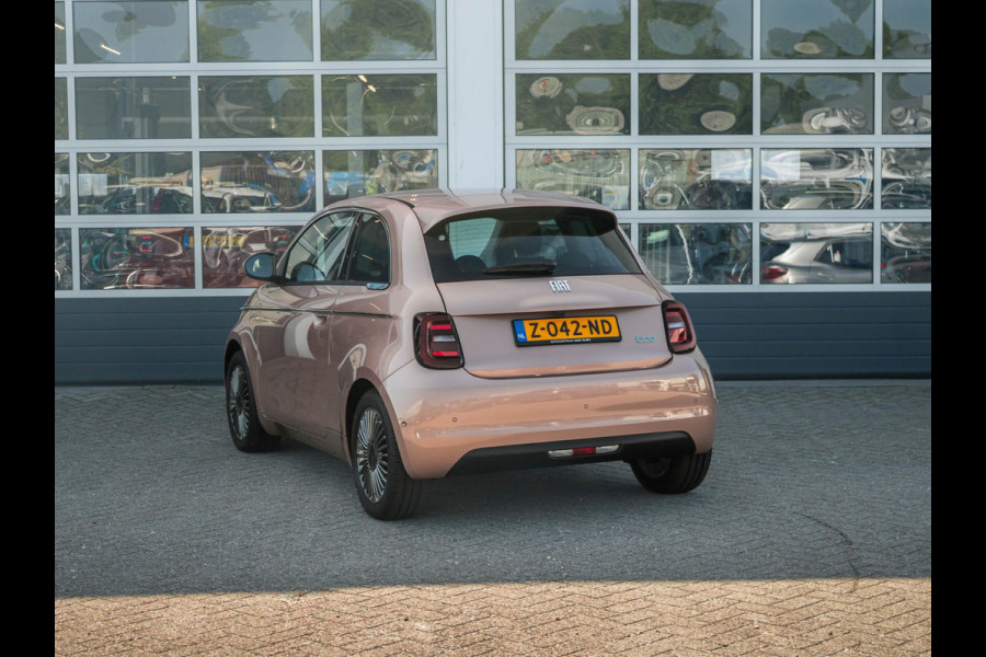 Fiat 500E 42 kWh | 17% Bijtelling | Clima | Cruise | Pack Winter | BSM | 16" | LED | Apple Carplay