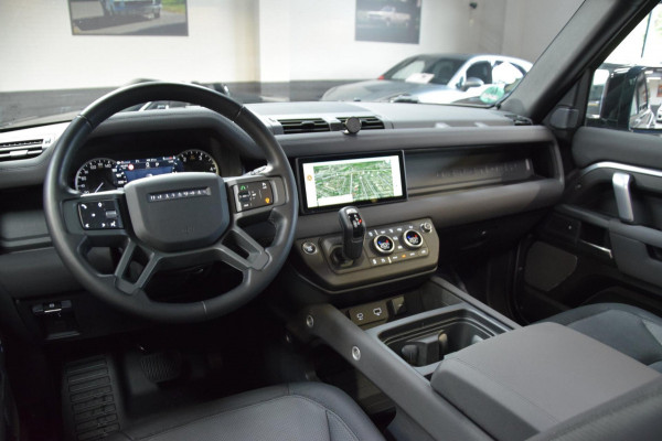 Land Rover Defender 110 3.0 D300 110 X-Dynamic 6-Cill Panoramadak|Lane-Assist|5-pers|22 inch|301pk!!