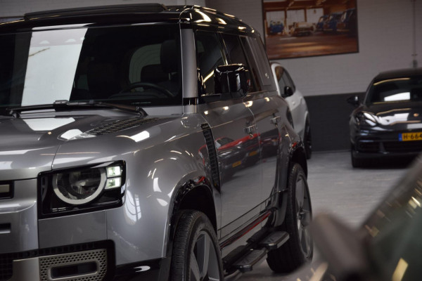 Land Rover Defender 110 3.0 D300 110 X-Dynamic 6-Cill Panoramadak|Lane-Assist|5-pers|22 inch|301pk!!