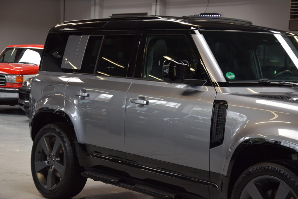 Land Rover Defender 110 3.0 D300 110 X-Dynamic 6-Cill Panoramadak|Lane-Assist|5-pers|22 inch|301pk!!