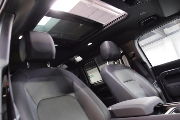 Land Rover Defender 110 3.0 D300 110 X-Dynamic 6-Cill Panoramadak|Lane-Assist|5-pers|22 inch|301pk!!