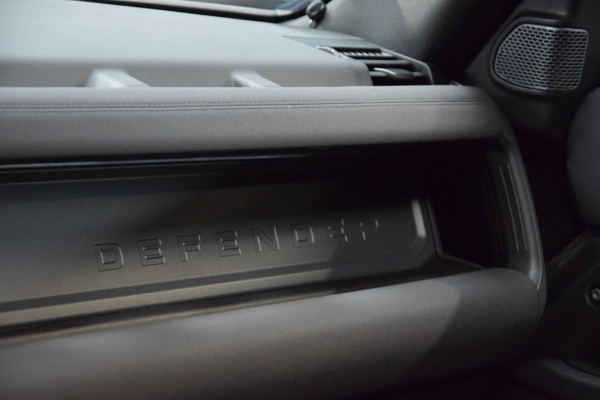 Land Rover Defender 110 3.0 D300 110 X-Dynamic 6-Cill Panoramadak|Lane-Assist|5-pers|22 inch|301pk!!