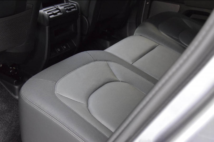 Land Rover Defender 110 3.0 D300 110 X-Dynamic 6-Cill Panoramadak|Lane-Assist|5-pers|22 inch|301pk!!