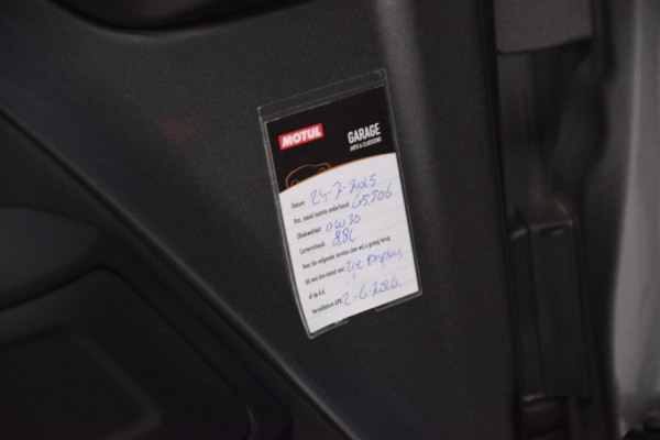 Land Rover Defender 110 3.0 D300 110 X-Dynamic 6-Cill Panoramadak|Lane-Assist|5-pers|22 inch|301pk!!