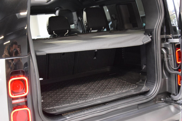 Land Rover Defender 110 3.0 D300 110 X-Dynamic 6-Cill Panoramadak|Lane-Assist|5-pers|22 inch|301pk!!