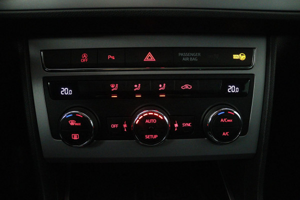 Seat ✅ Leon ST 1.5 TSI Xcellence Business Intense (DIGITALE COCKPIT, CRUISE CONTROL, NAVIGATIE CARPLAY, PARKEERSENSOREN)