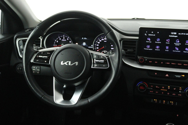 Kia Ceed Sportswagon 1.5 T-GDi DynamicPlusLine (TREKHAAK, STOEL/STUUR VERWARMING, ACHTERUITRIJCAMERA, LANE-ASSIST, SENSOREN)