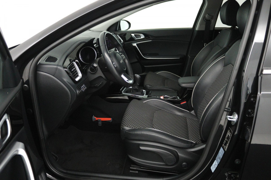 Kia Ceed Sportswagon 1.5 T-GDi DynamicPlusLine (TREKHAAK, STOEL/STUUR VERWARMING, ACHTERUITRIJCAMERA, LANE-ASSIST, SENSOREN)