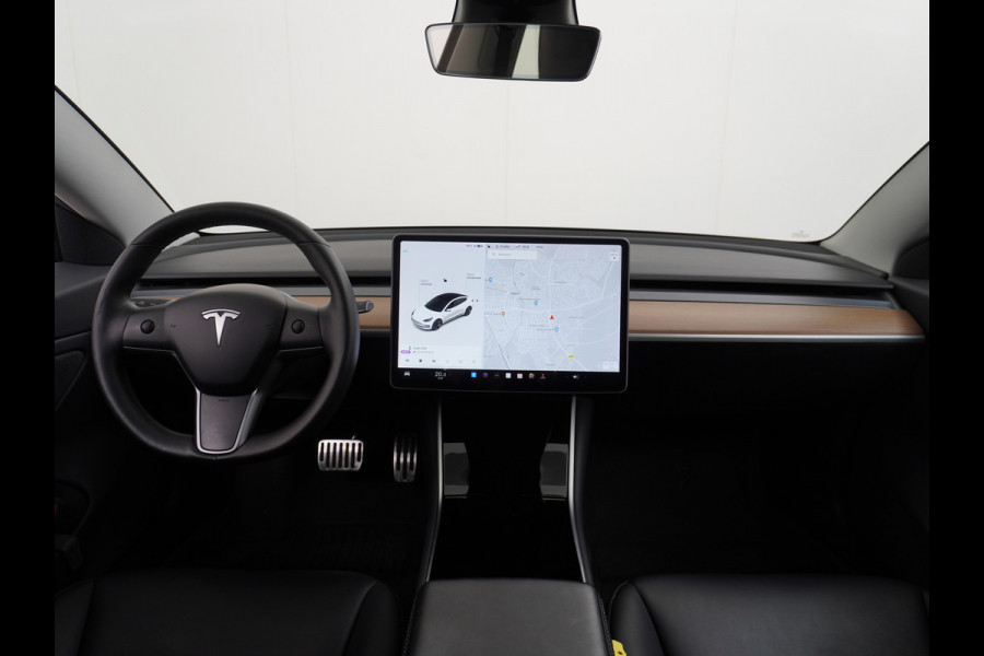 Tesla Model 3 SR+ 60kWh 326PK Trekhaak AutoPilot Premium-Luidsprekers Leer PanoramaDak Adaptive Cruise Lmv 18" Camera's Elektr.-Stuur+Stoelen+ SOH 85% Ecc Navi Led DAB Voorverwarmen interieur via App Keyless One-Pedal-Drive Origineel Nederlandse Auto 1.584KG Trekgewicht 1.000kg.