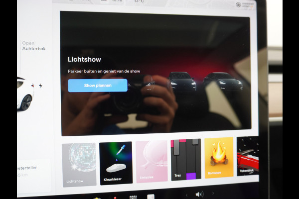 Tesla Model 3 SR+ 60kWh 326PK Trekhaak AutoPilot Premium-Luidsprekers Leer PanoramaDak Adaptive Cruise Lmv 18" Camera's Elektr.-Stuur+Stoelen+ SOH 85% Ecc Navi Led DAB Voorverwarmen interieur via App Keyless One-Pedal-Drive Origineel Nederlandse Auto 1.584KG Trekgewicht 1.000kg.