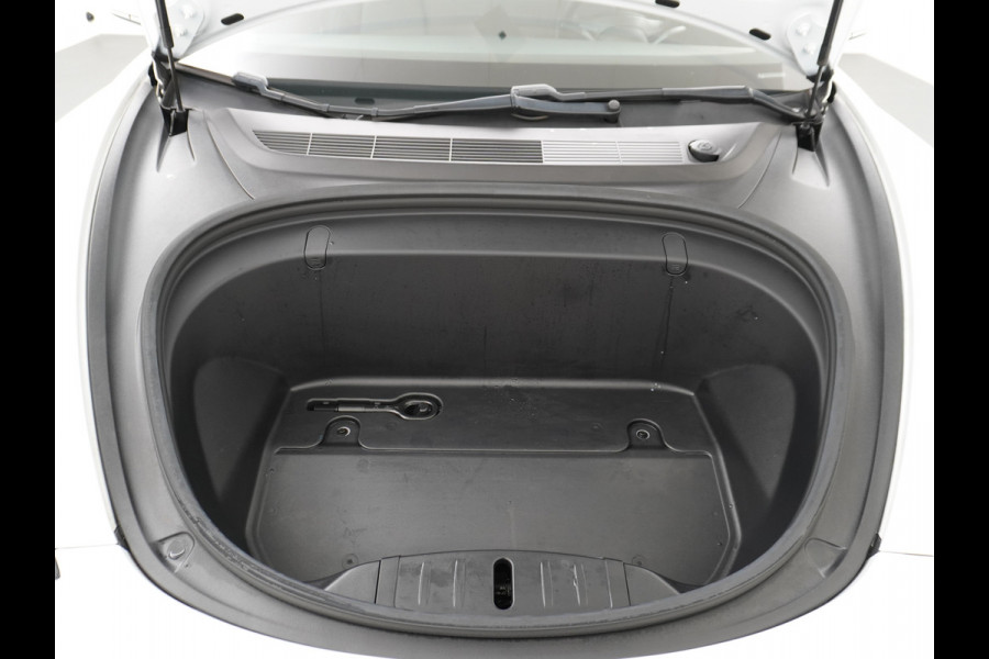 Tesla Model 3 SR+ 60kWh 326PK Trekhaak AutoPilot Premium-Luidsprekers Leer PanoramaDak Adaptive Cruise Lmv 18" Camera's Elektr.-Stuur+Stoelen+ SOH 85% Ecc Navi Led DAB Voorverwarmen interieur via App Keyless One-Pedal-Drive Origineel Nederlandse Auto 1.584KG Trekgewicht 1.000kg.