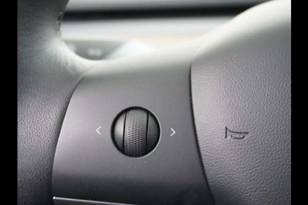 Tesla Model 3 SR+ 60kWh 326PK Trekhaak AutoPilot Premium-Luidsprekers Leer PanoramaDak Adaptive Cruise Lmv 18" Camera's Elektr.-Stuur+Stoelen+ SOH 85% Ecc Navi Led DAB Voorverwarmen interieur via App Keyless One-Pedal-Drive Origineel Nederlandse Auto 1.584KG Trekgewicht 1.000kg.