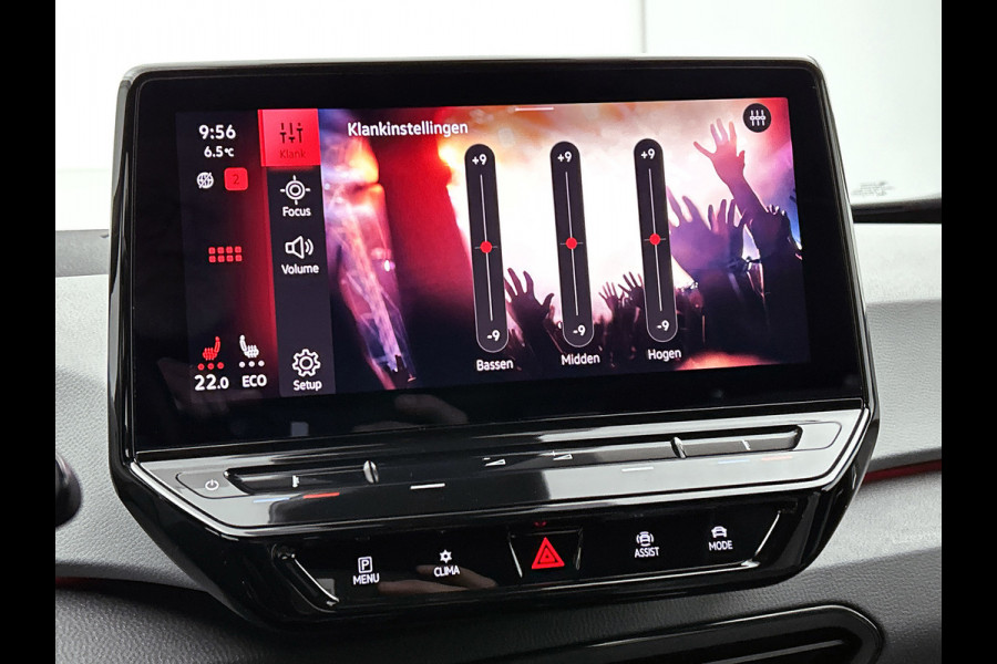Volkswagen ID.3 First Plus 58 kWh (TREKHAAK, SFEERVERLICHTING, CAMERA, STOELVERWARMING, MATRIX)