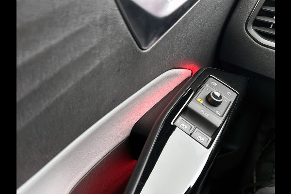 Volkswagen ID.3 First Plus 58 kWh (TREKHAAK, SFEERVERLICHTING, CAMERA, STOELVERWARMING, MATRIX)