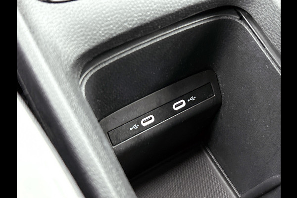 Volkswagen ID.3 First Plus 58 kWh (TREKHAAK, SFEERVERLICHTING, CAMERA, STOELVERWARMING, MATRIX)