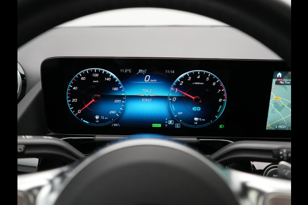 Mercedes-Benz B-Klasse 250 e Business Solution AMG Limited Plug In Hybrid 218pk Dealer O.H. PHEV | Trekhaak Af Fabriek | Panodak | Adaptive Cruise | 360 Camera | Alcantara Sportstoelen Verwarmd | Widescreen Navi | Apple Carplay | Sfeerverlichting | Blis | Virtual | DAB |