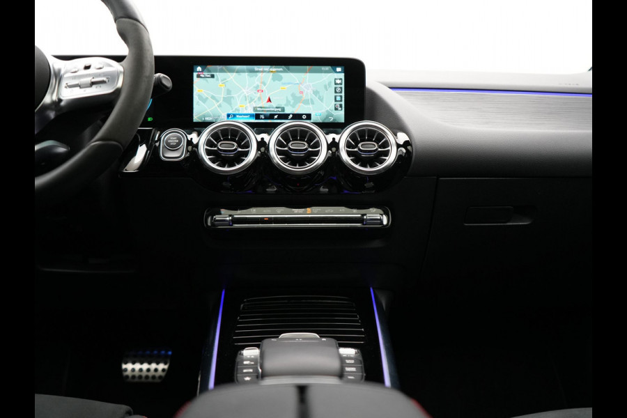 Mercedes-Benz B-Klasse 250 e Business Solution AMG Limited Plug In Hybrid 218pk Dealer O.H. PHEV | Trekhaak Af Fabriek | Panodak | Adaptive Cruise | 360 Camera | Alcantara Sportstoelen Verwarmd | Widescreen Navi | Apple Carplay | Sfeerverlichting | Blis | Virtual | DAB |