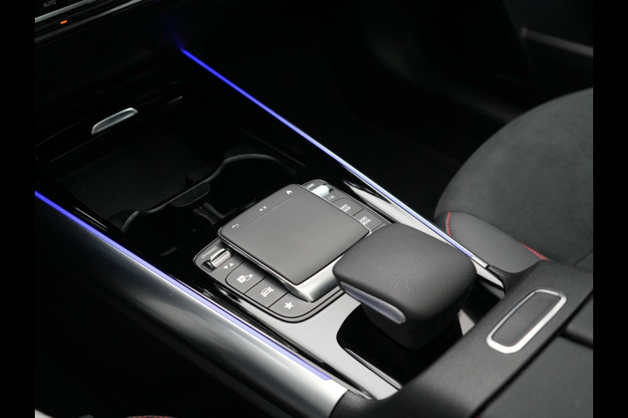 Mercedes-Benz B-Klasse 250 e Business Solution AMG Limited Plug In Hybrid 218pk Dealer O.H. PHEV | Trekhaak Af Fabriek | Panodak | Adaptive Cruise | 360 Camera | Alcantara Sportstoelen Verwarmd | Widescreen Navi | Apple Carplay | Sfeerverlichting | Blis | Virtual | DAB |