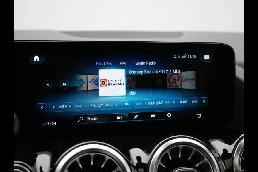 Mercedes-Benz B-Klasse 250 e Business Solution AMG Limited Plug In Hybrid 218pk Dealer O.H. PHEV | Trekhaak Af Fabriek | Panodak | Adaptive Cruise | 360 Camera | Alcantara Sportstoelen Verwarmd | Widescreen Navi | Apple Carplay | Sfeerverlichting | Blis | Virtual | DAB |