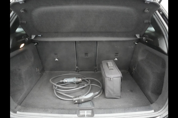 Mercedes-Benz B-Klasse 250 e Business Solution AMG Limited Plug In Hybrid 218pk Dealer O.H. PHEV | Trekhaak Af Fabriek | Panodak | Adaptive Cruise | 360 Camera | Alcantara Sportstoelen Verwarmd | Widescreen Navi | Apple Carplay | Sfeerverlichting | Blis | Virtual | DAB |