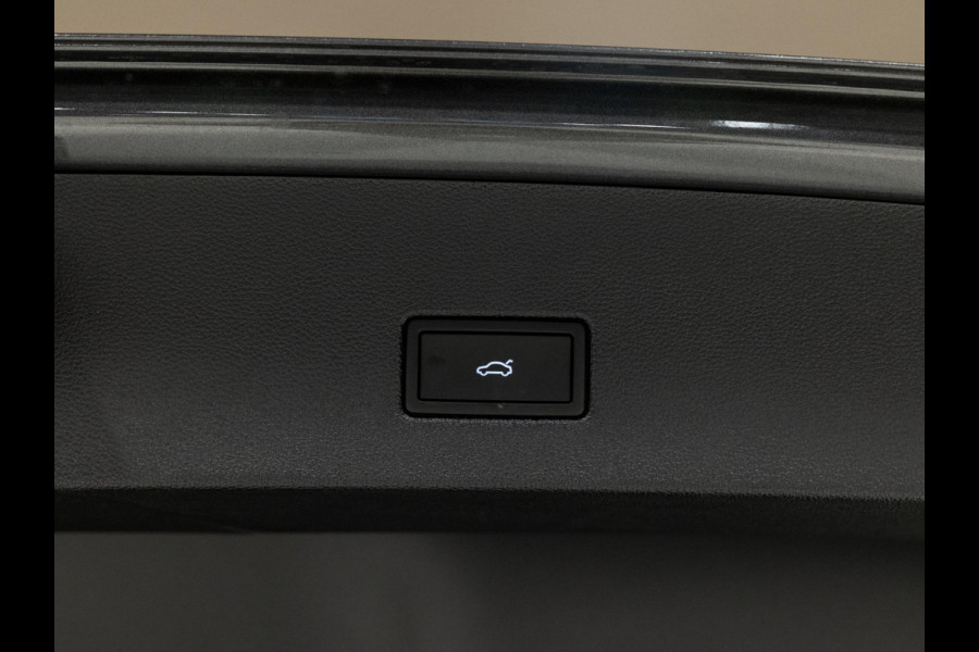 Volkswagen T-Roc 1.5 TSI R-Line Edition / 150pk / Stoel en stuur verwarming / Achteruitrij camera / Keyless /