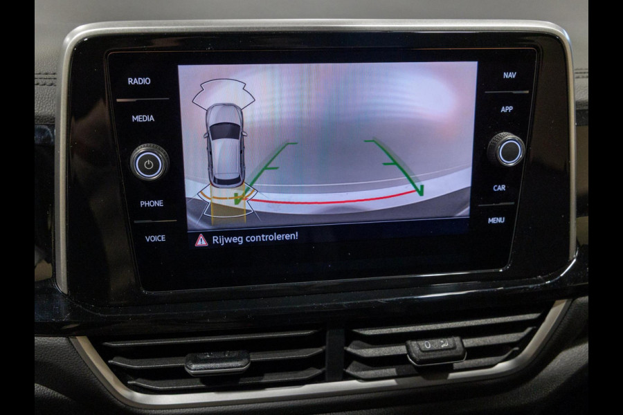 Volkswagen T-Roc 1.5 TSI R-Line Edition / 150pk / Stoel en stuur verwarming / Achteruitrij camera / Keyless /