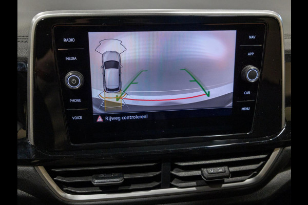 Volkswagen T-Roc 1.5 TSI R-Line Edition / 150pk / Stoel en stuur verwarming / Achteruitrij camera / Keyless /