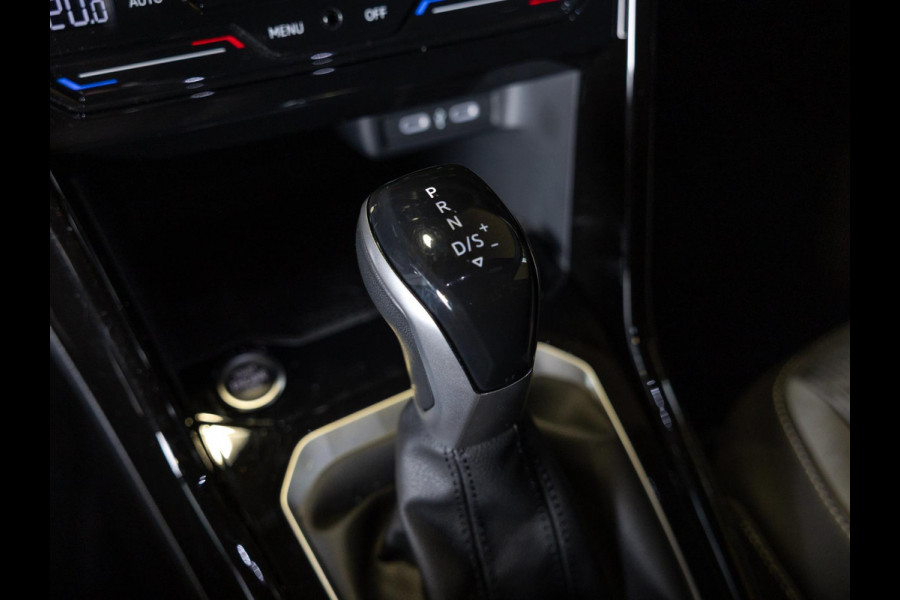 Volkswagen T-Roc 1.5 TSI R-Line Edition / 150pk / Stoel en stuur verwarming / Achteruitrij camera / Keyless /