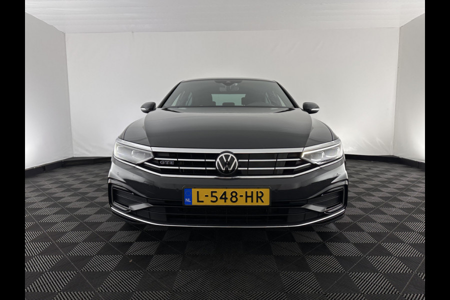 Volkswagen Passat 1.4 TSI GTE Business (Plug-In) (INCL-BTW) Aut. *FULL-LED | DIGI-COCKPIT | ADAPTIVE-CRUISE | NAVI-FULLMAP | KEYLESS | DAB+ | COMFORT-SEATS | SHIFTPADDLES | PRIVACY-GLASS | PDC | CAMERA | CARPLAY | 17''ALU*