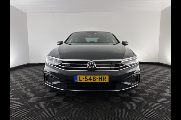 Volkswagen Passat 1.4 TSI GTE Business (Plug-In) (INCL-BTW) Aut. *FULL-LED | DIGI-COCKPIT | ADAPTIVE-CRUISE | NAVI-FULLMAP | KEYLESS | DAB+ | COMFORT-SEATS | SHIFTPADDLES | PRIVACY-GLASS | PDC | CAMERA | CARPLAY | 17''ALU*