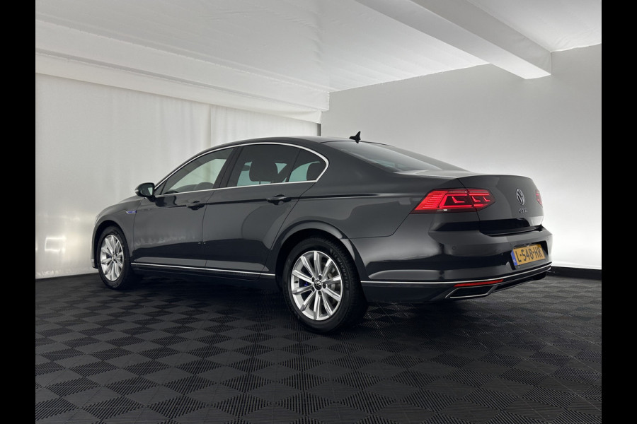 Volkswagen Passat 1.4 TSI GTE Business (Plug-In) (INCL-BTW) Aut. *FULL-LED | DIGI-COCKPIT | ADAPTIVE-CRUISE | NAVI-FULLMAP | KEYLESS | DAB+ | COMFORT-SEATS | SHIFTPADDLES | PRIVACY-GLASS | PDC | CAMERA | CARPLAY | 17''ALU*