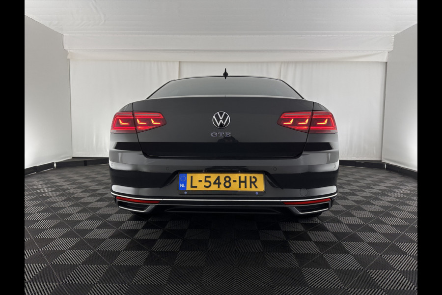 Volkswagen Passat 1.4 TSI GTE Business (Plug-In) (INCL-BTW) Aut. *FULL-LED | DIGI-COCKPIT | ADAPTIVE-CRUISE | NAVI-FULLMAP | KEYLESS | DAB+ | COMFORT-SEATS | SHIFTPADDLES | PRIVACY-GLASS | PDC | CAMERA | CARPLAY | 17''ALU*