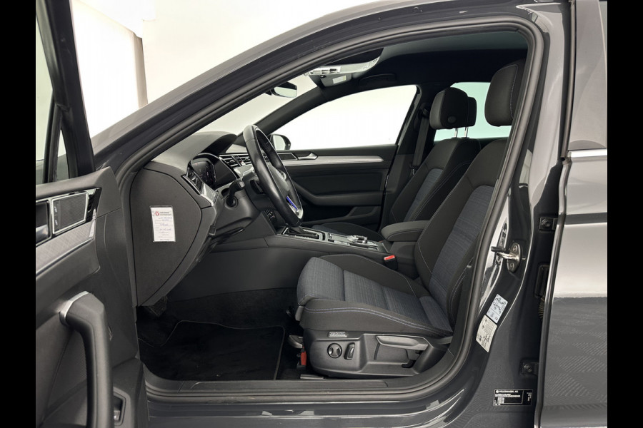Volkswagen Passat 1.4 TSI GTE Business (Plug-In) (INCL-BTW) Aut. *FULL-LED | DIGI-COCKPIT | ADAPTIVE-CRUISE | NAVI-FULLMAP | KEYLESS | DAB+ | COMFORT-SEATS | SHIFTPADDLES | PRIVACY-GLASS | PDC | CAMERA | CARPLAY | 17''ALU*
