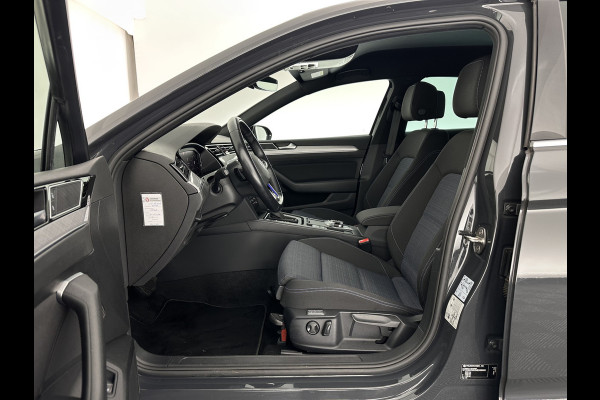 Volkswagen Passat 1.4 TSI GTE Business (Plug-In) (INCL-BTW) Aut. *FULL-LED | DIGI-COCKPIT | ADAPTIVE-CRUISE | NAVI-FULLMAP | KEYLESS | DAB+ | COMFORT-SEATS | SHIFTPADDLES | PRIVACY-GLASS | PDC | CAMERA | CARPLAY | 17''ALU*