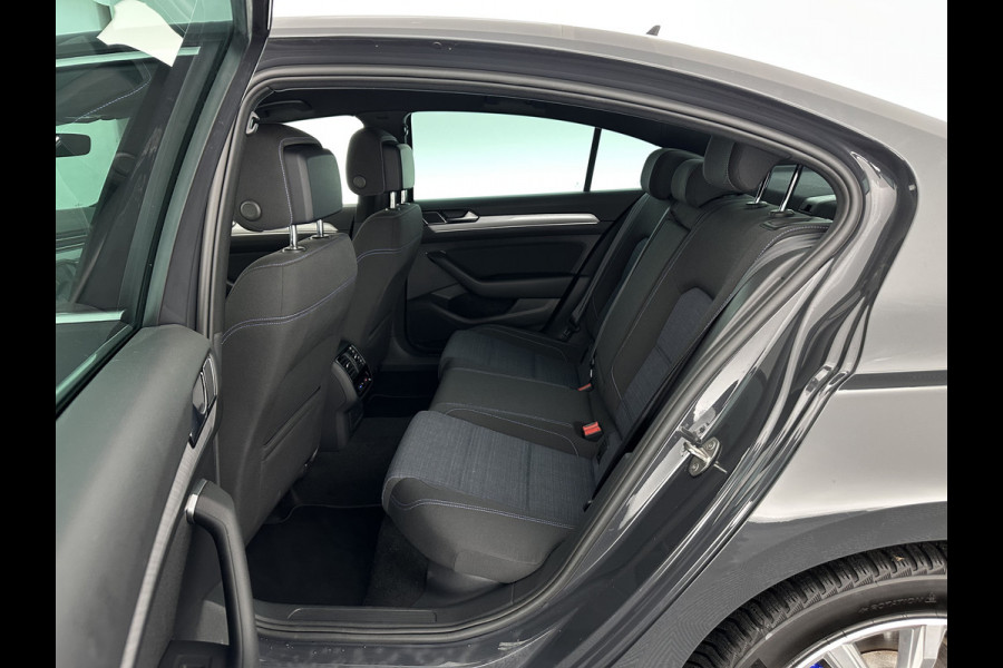 Volkswagen Passat 1.4 TSI GTE Business (Plug-In) (INCL-BTW) Aut. *FULL-LED | DIGI-COCKPIT | ADAPTIVE-CRUISE | NAVI-FULLMAP | KEYLESS | DAB+ | COMFORT-SEATS | SHIFTPADDLES | PRIVACY-GLASS | PDC | CAMERA | CARPLAY | 17''ALU*