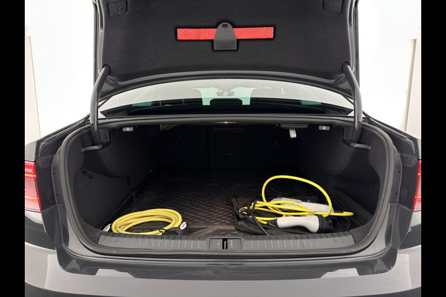 Volkswagen Passat 1.4 TSI GTE Business (Plug-In) (INCL-BTW) Aut. *FULL-LED | DIGI-COCKPIT | ADAPTIVE-CRUISE | NAVI-FULLMAP | KEYLESS | DAB+ | COMFORT-SEATS | SHIFTPADDLES | PRIVACY-GLASS | PDC | CAMERA | CARPLAY | 17''ALU*