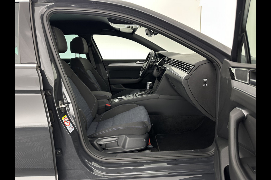 Volkswagen Passat 1.4 TSI GTE Business (Plug-In) (INCL-BTW) Aut. *FULL-LED | DIGI-COCKPIT | ADAPTIVE-CRUISE | NAVI-FULLMAP | KEYLESS | DAB+ | COMFORT-SEATS | SHIFTPADDLES | PRIVACY-GLASS | PDC | CAMERA | CARPLAY | 17''ALU*
