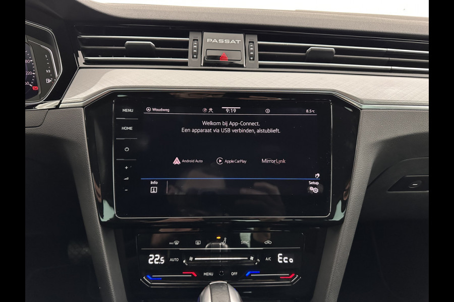 Volkswagen Passat 1.4 TSI GTE Business (Plug-In) (INCL-BTW) Aut. *FULL-LED | DIGI-COCKPIT | ADAPTIVE-CRUISE | NAVI-FULLMAP | KEYLESS | DAB+ | COMFORT-SEATS | SHIFTPADDLES | PRIVACY-GLASS | PDC | CAMERA | CARPLAY | 17''ALU*