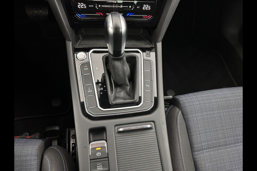 Volkswagen Passat 1.4 TSI GTE Business (Plug-In) (INCL-BTW) Aut. *FULL-LED | DIGI-COCKPIT | ADAPTIVE-CRUISE | NAVI-FULLMAP | KEYLESS | DAB+ | COMFORT-SEATS | SHIFTPADDLES | PRIVACY-GLASS | PDC | CAMERA | CARPLAY | 17''ALU*